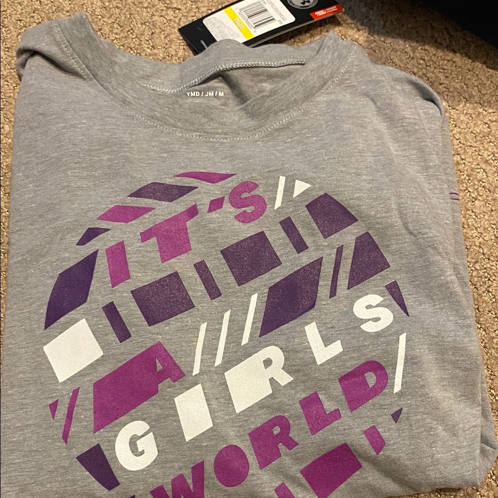 NWT Girls Under Armour long sleeve shirt- Size Medium